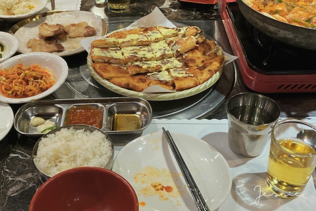 韓食堂用餐